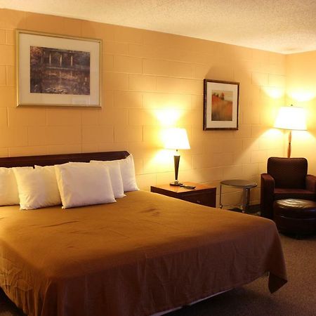 Sunlac Inn Lakota Bagian luar foto