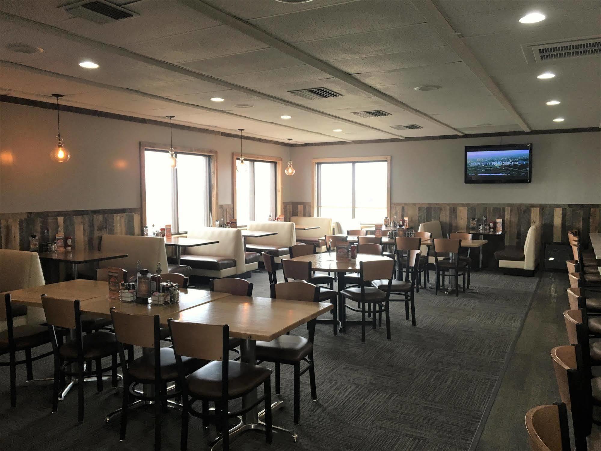 Sunlac Inn Lakota Bagian luar foto