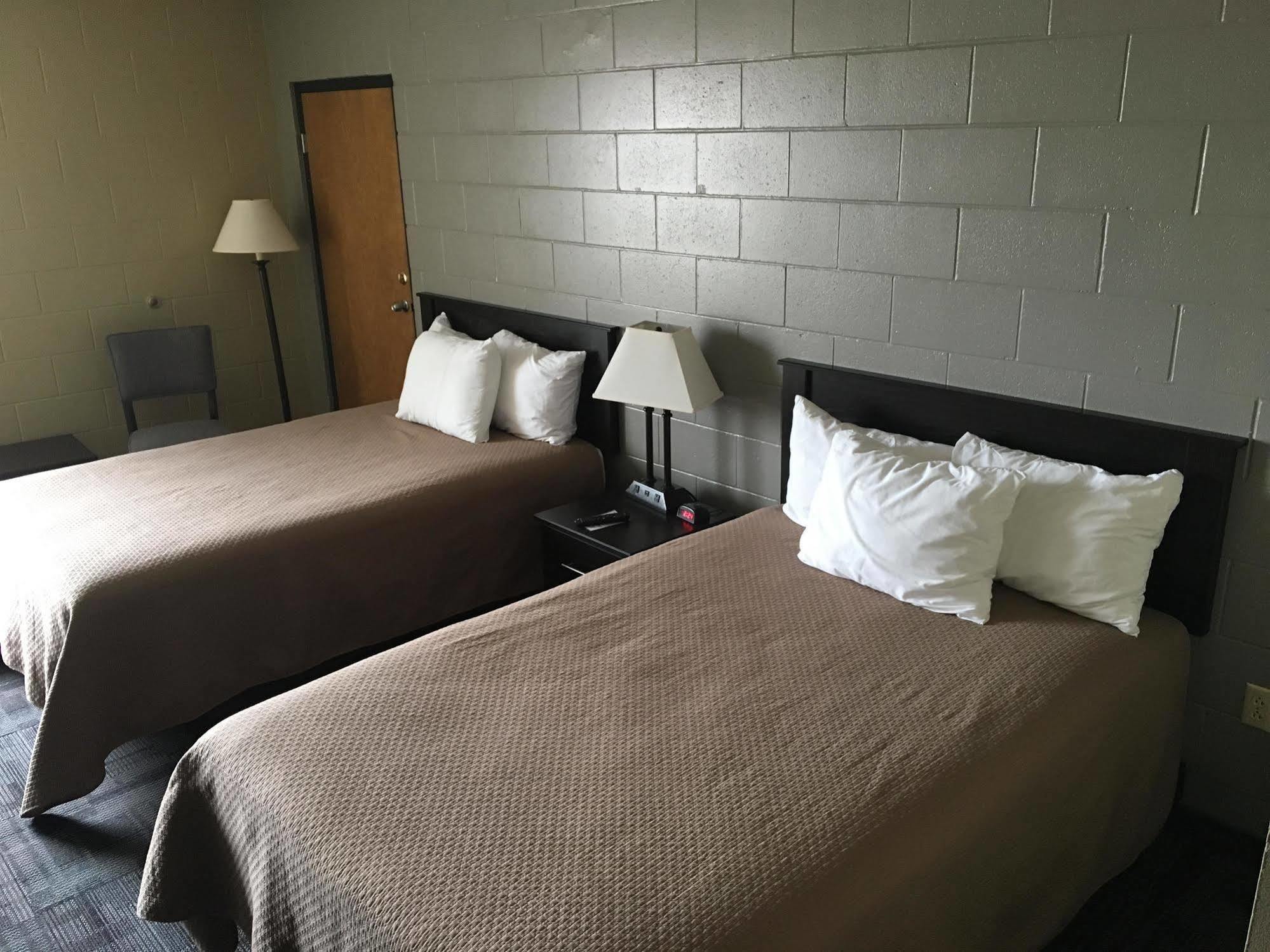 Sunlac Inn Lakota Bagian luar foto
