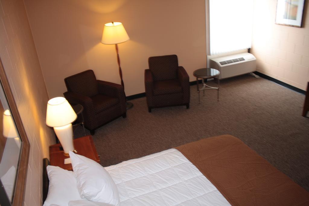 Sunlac Inn Lakota Bagian luar foto
