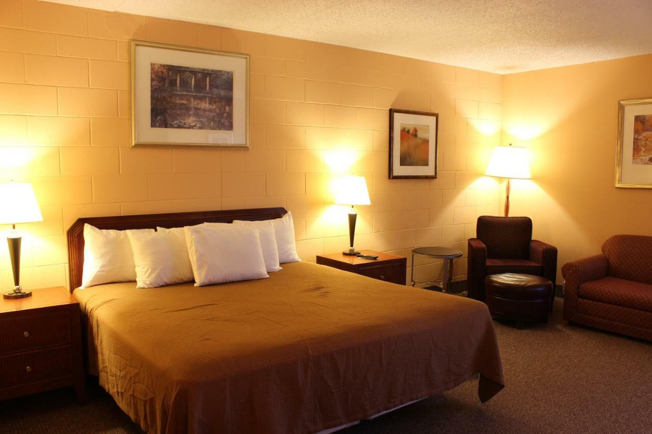 Sunlac Inn Lakota Bagian luar foto