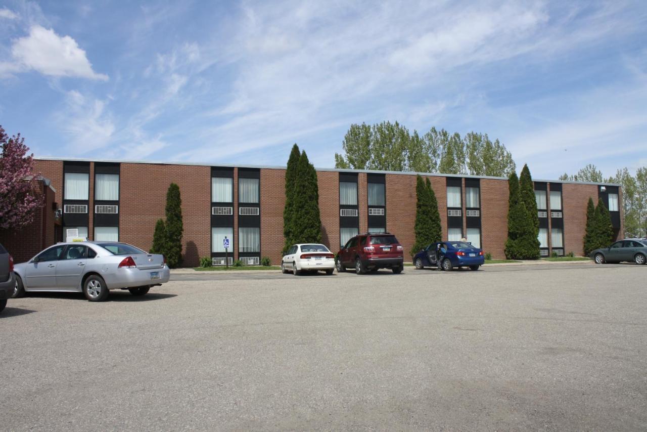 Sunlac Inn Lakota Bagian luar foto